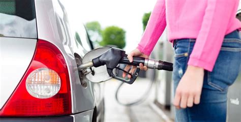 how to put gas in car with gas can and why do we need to keep our cars running smoothly